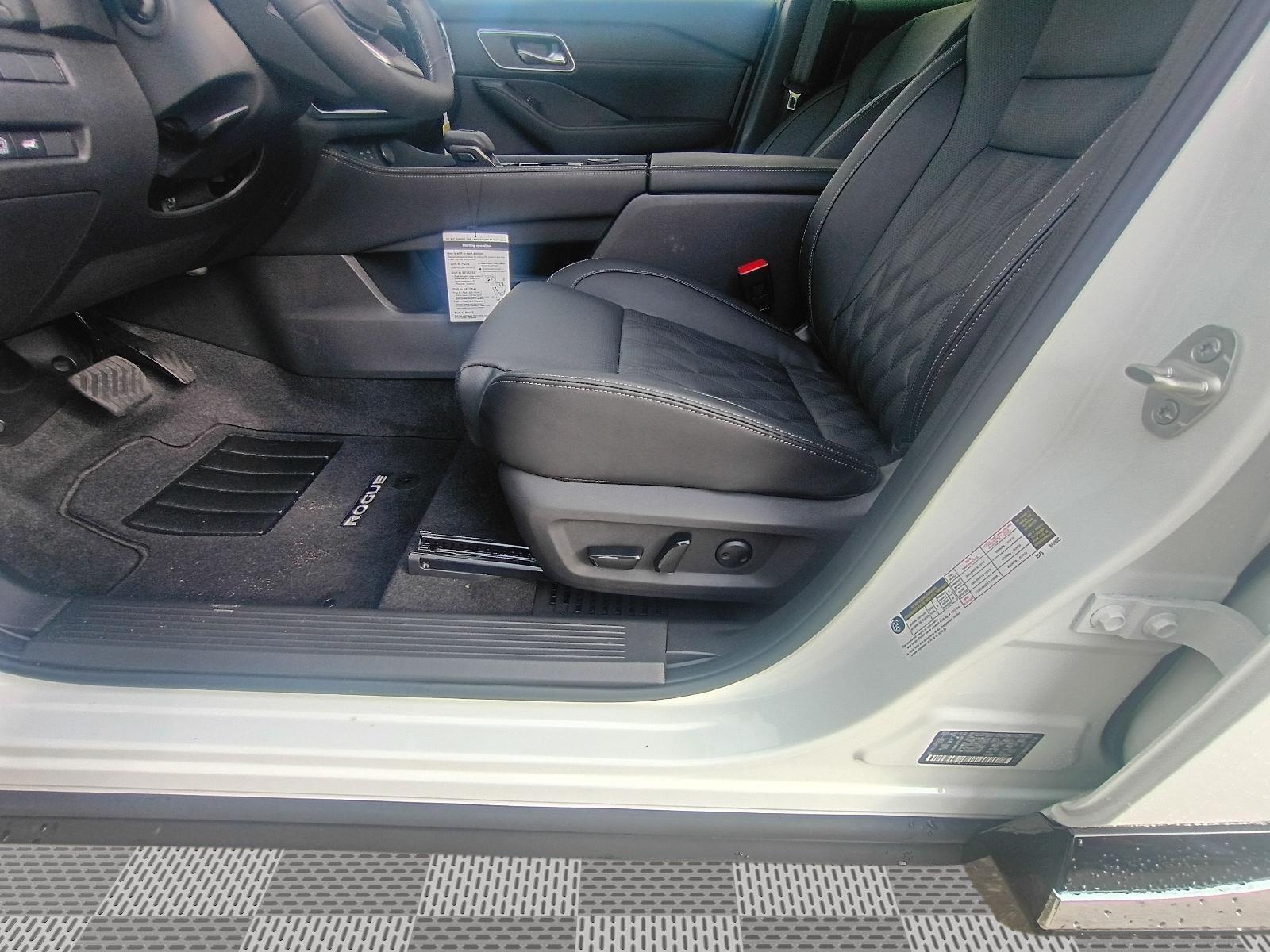 2026 Nissan Rogue Platinum - Photo 10