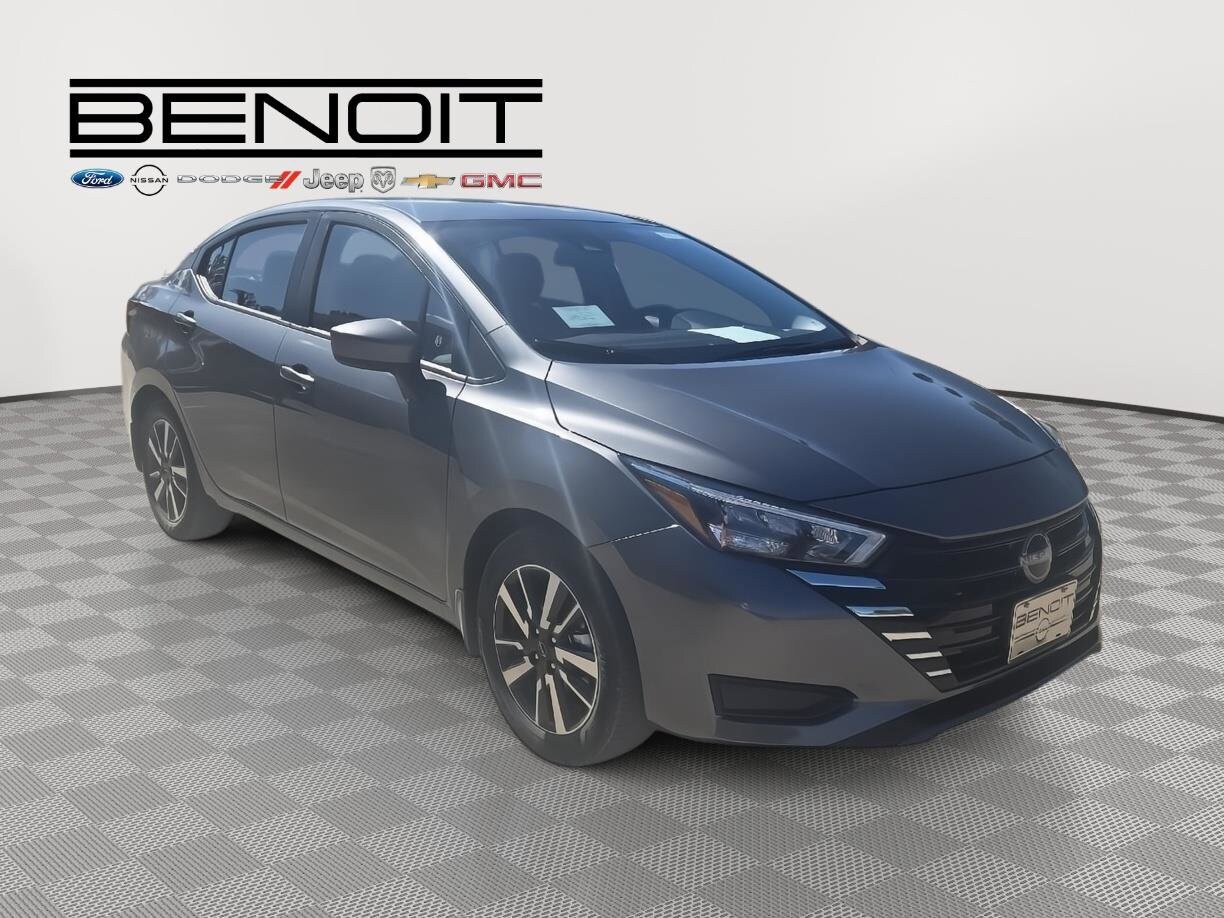 2025 Nissan Versa 1.6 SV photo 3