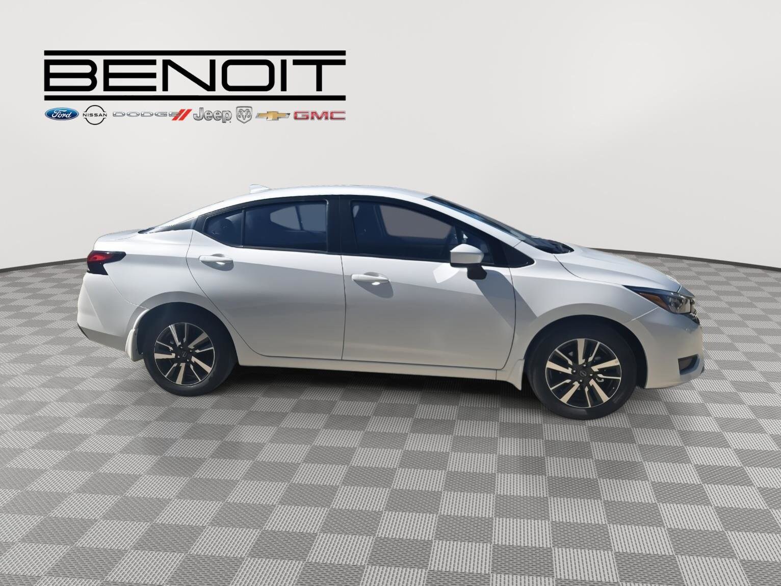 2025 Nissan Versa 1.6 SV photo 4