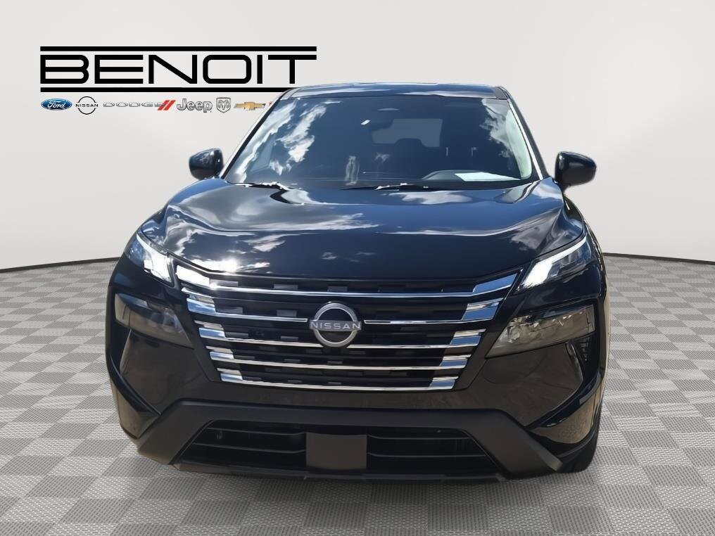 2026 Nissan Rogue SV photo 2