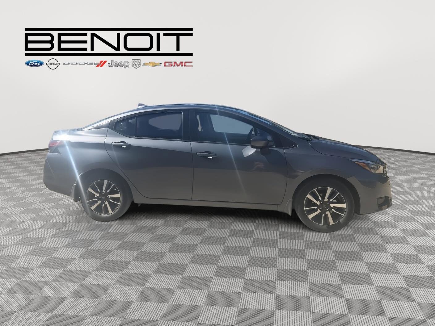 2025 Nissan Versa 1.6 SV photo 4