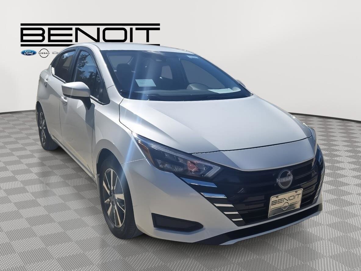 2025 Nissan Versa 1.6 SV photo 2