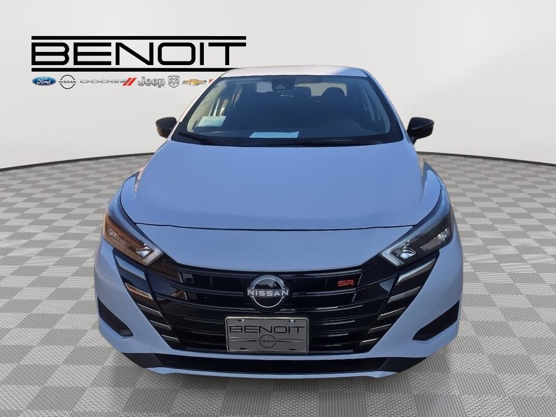 2025 Nissan Versa 1.6 SR photo 3