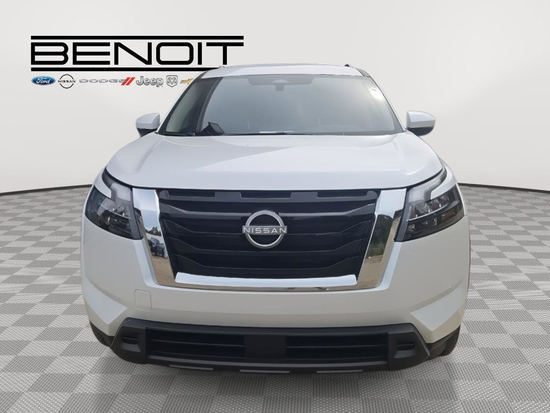 2025 Nissan Pathfinder SV photo 2