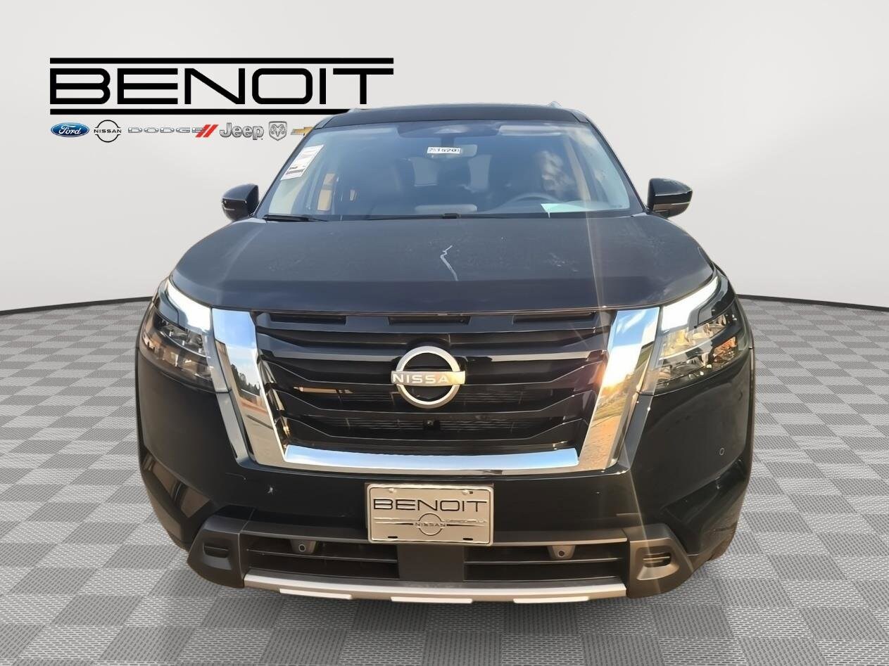 2025 Nissan Pathfinder SL photo 2