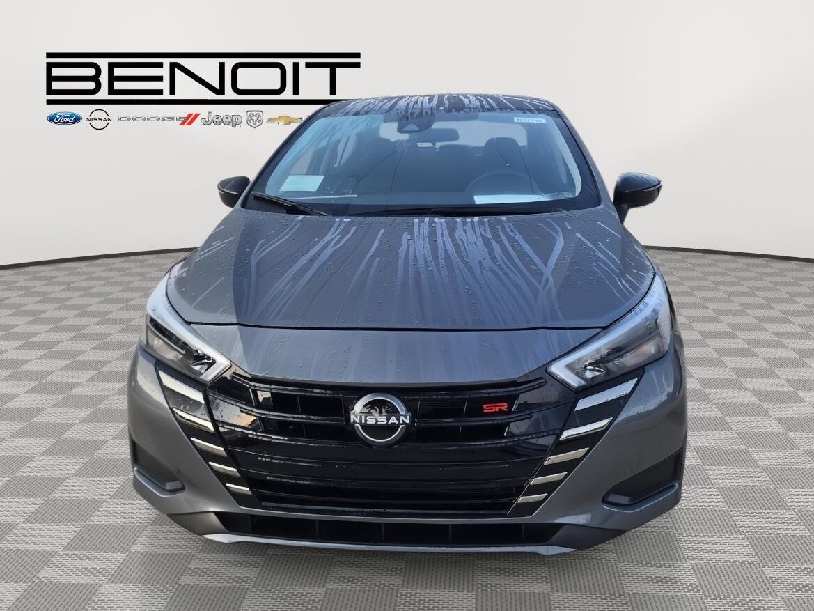 2025 Nissan Versa 1.6 SR photo 2