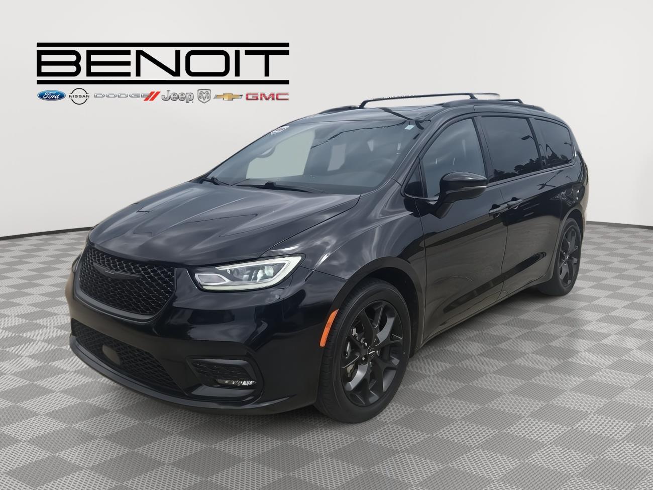 2025 Chrysler Pacifica Limited's photo