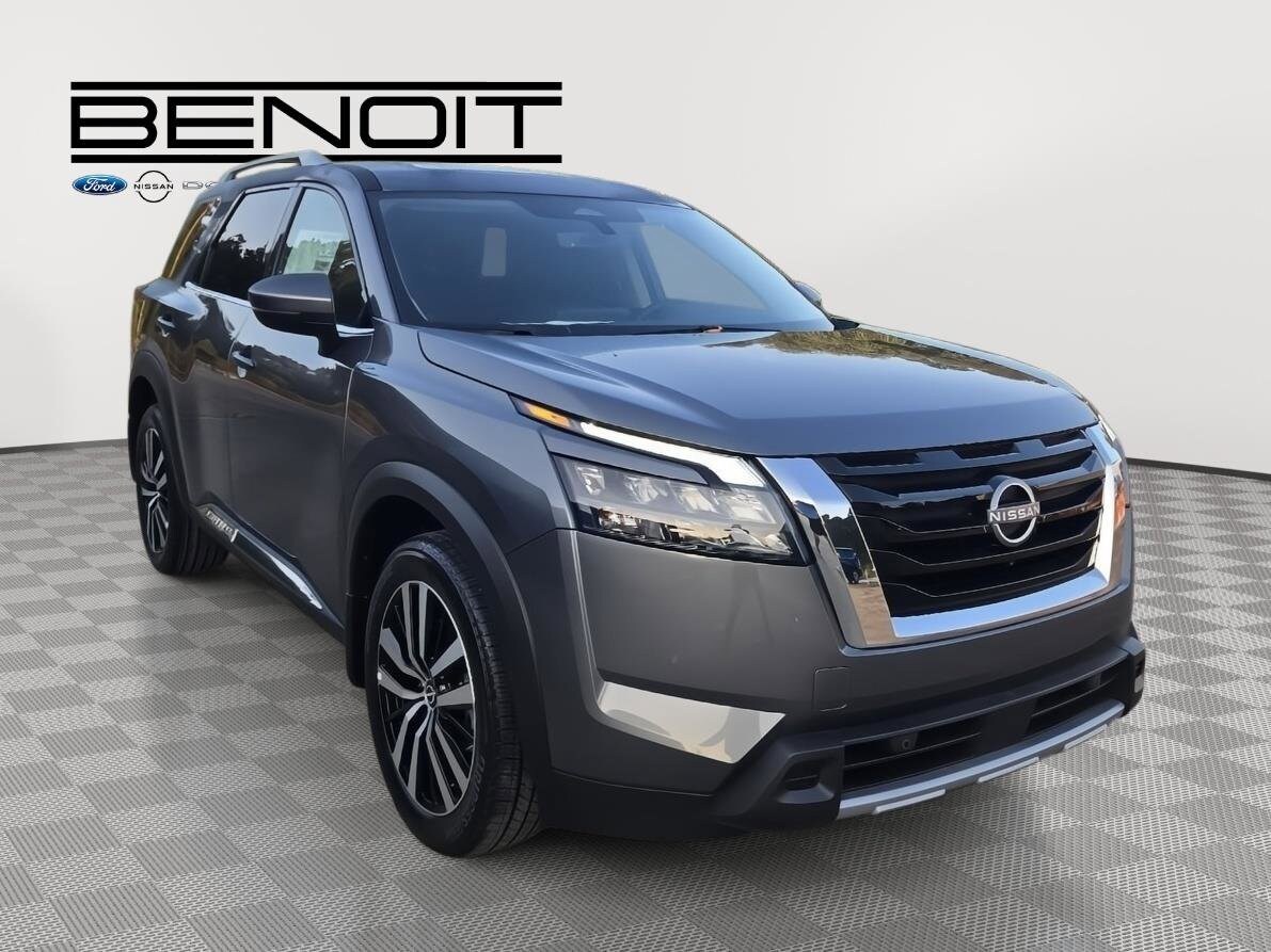 2025 Nissan Pathfinder Platinum photo 3