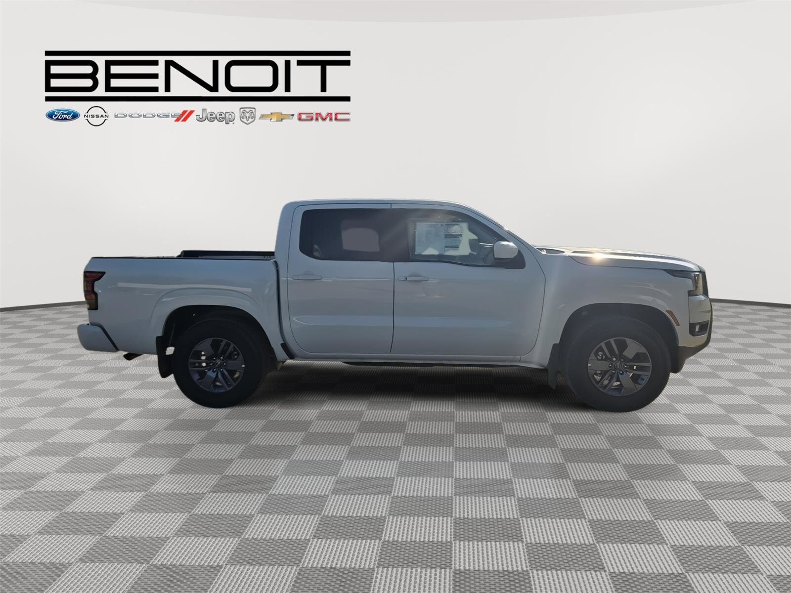 2025 Nissan Frontier Crew Cab SV photo 4