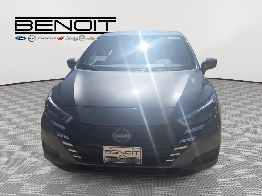 2025 Nissan Versa 1.6 SV photo 2