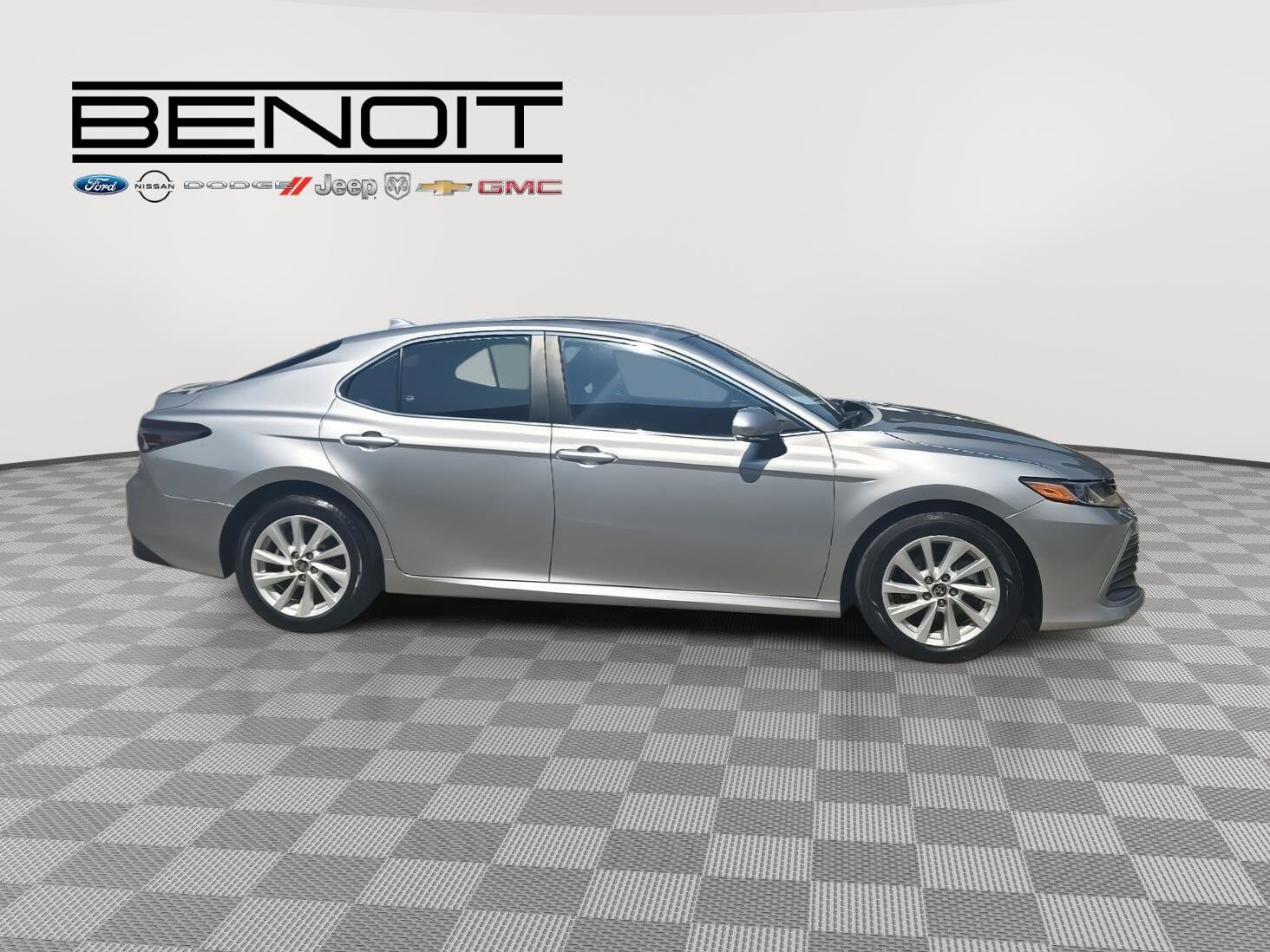 2024 Toyota Camry LE photo 4