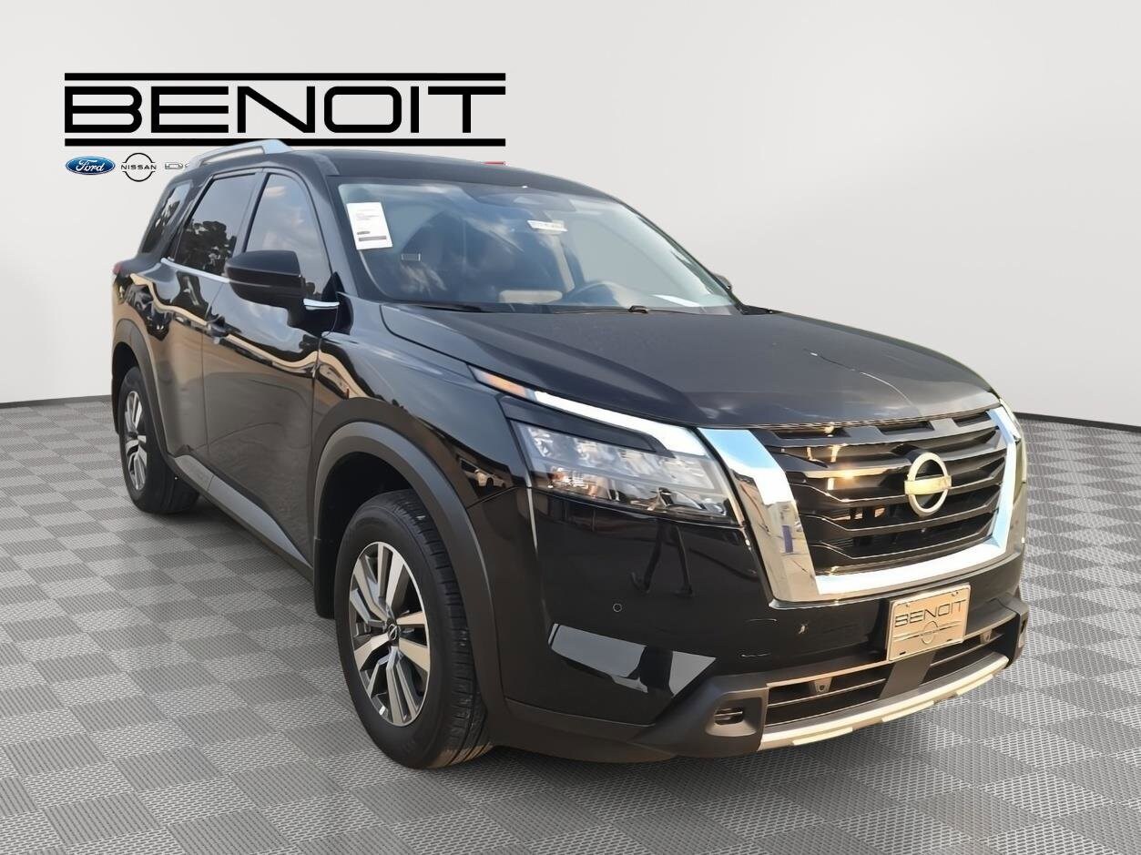 2025 Nissan Pathfinder SL photo 3