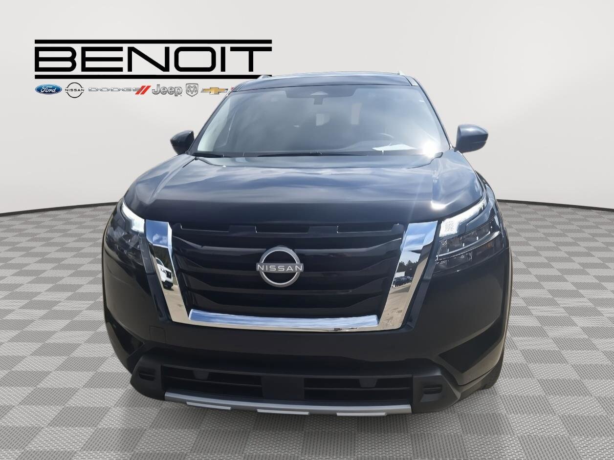2025 Nissan Pathfinder SL photo 2