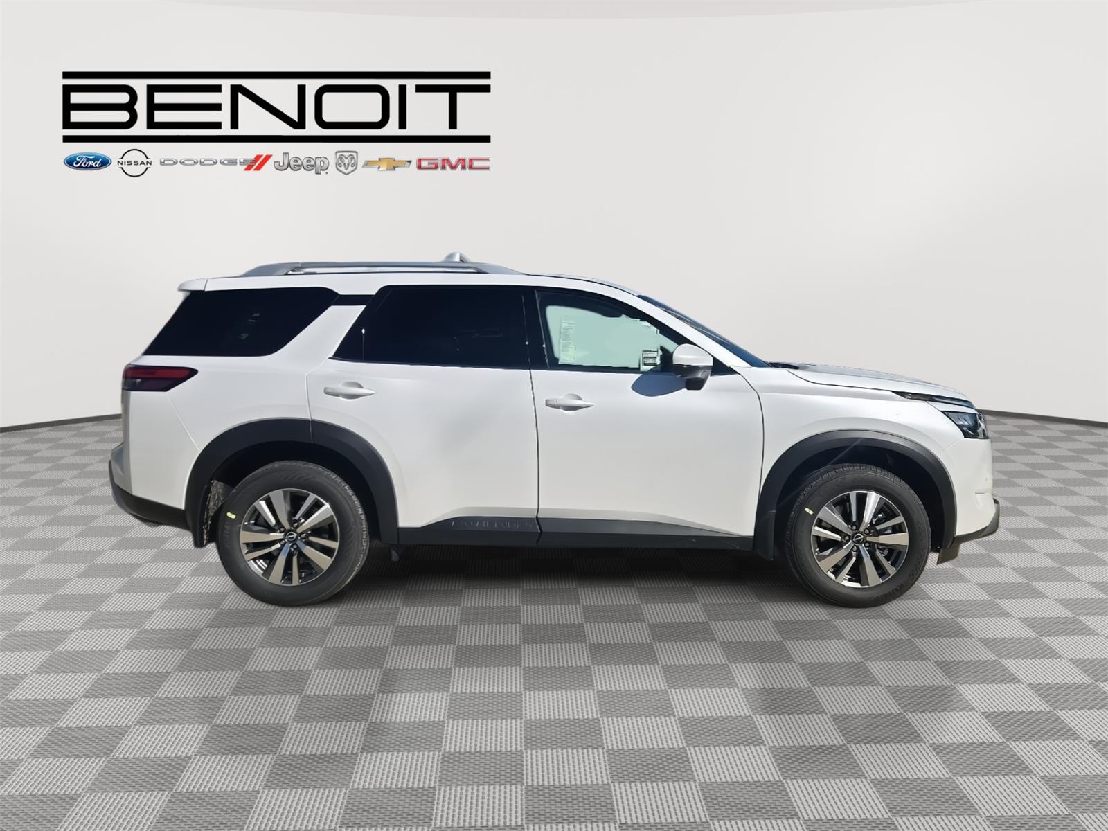 2025 Nissan Pathfinder SL photo 4