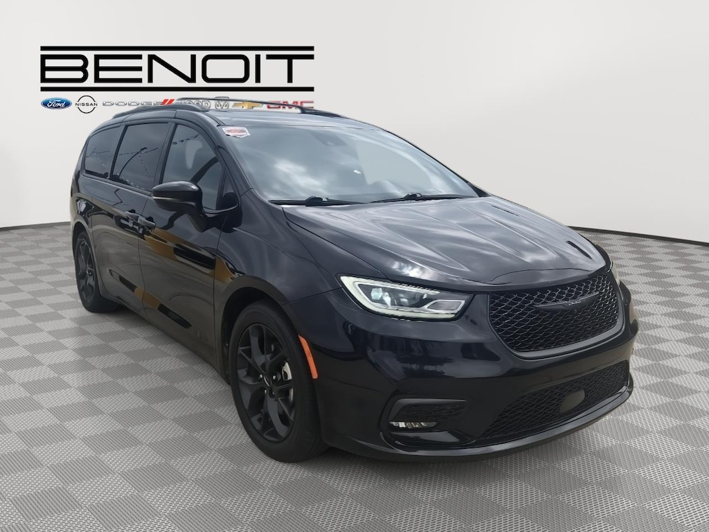 Used 2025 Chrysler Pacifica Limited Van