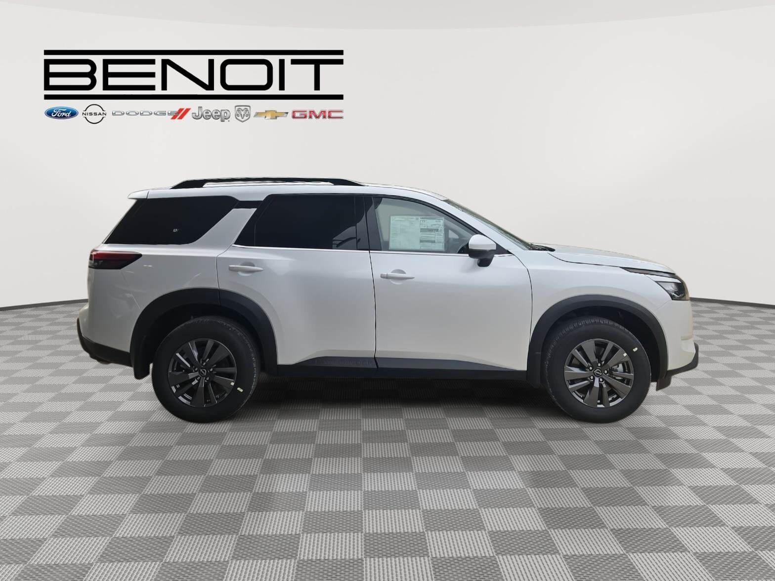 2025 Nissan Pathfinder SV photo 4