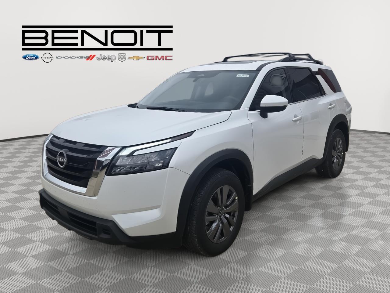 2025 Nissan Pathfinder SV's photo