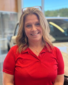 Staff member Mary Wingate from ID_6d9b0f