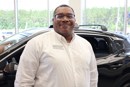 Staff member Lamar Davis from ID_d2274c