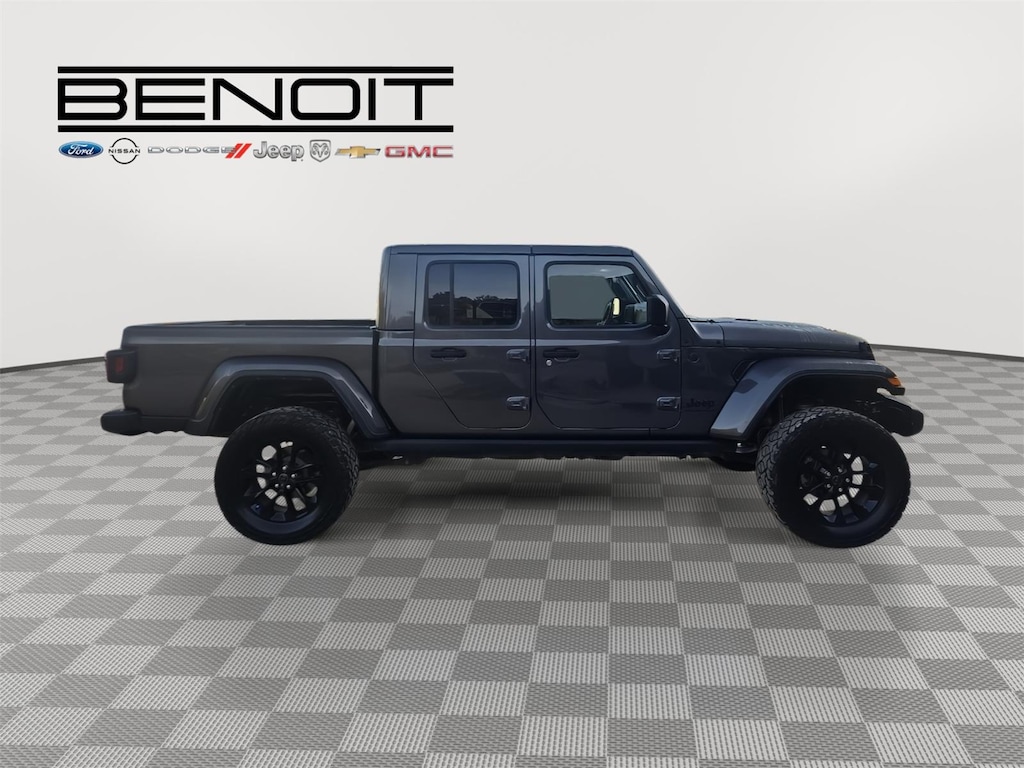 Used 2025 Jeep Gladiator Nighthawk Truck