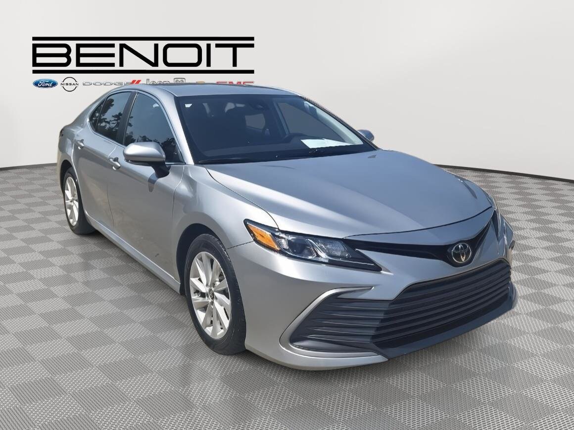 2024 Toyota Camry LE photo 3