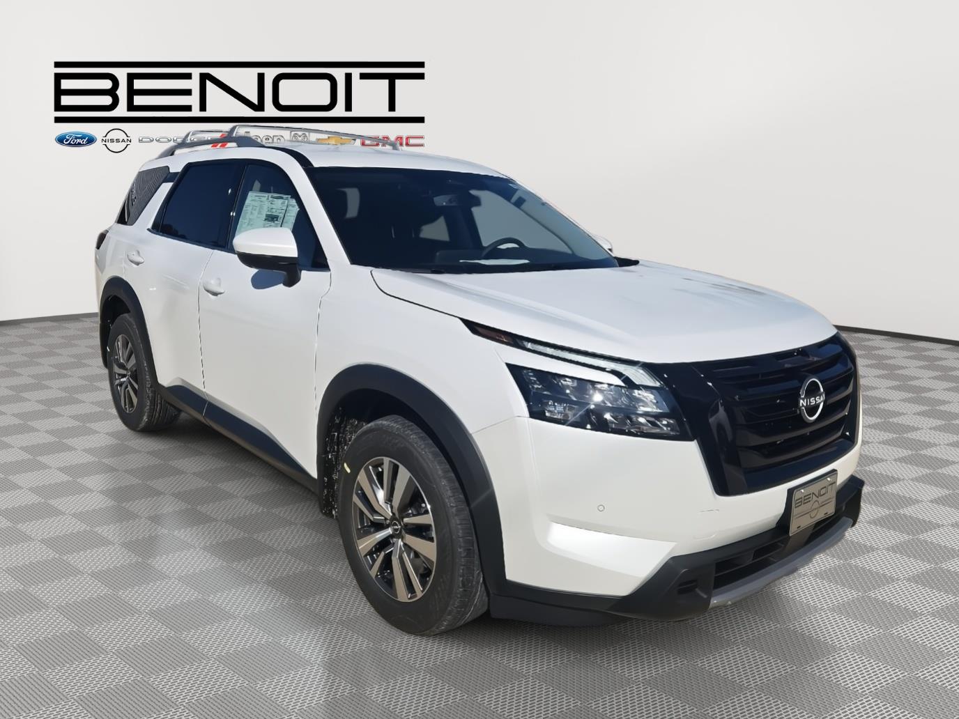 2025 Nissan Pathfinder SL photo 3