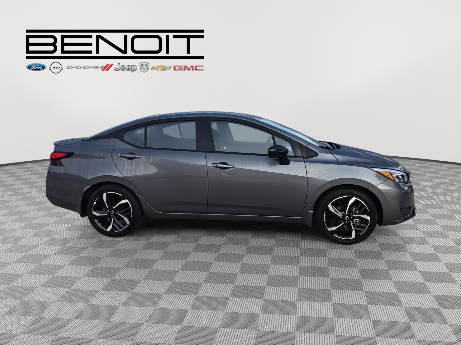 2025 Nissan Versa 1.6 SR photo 4