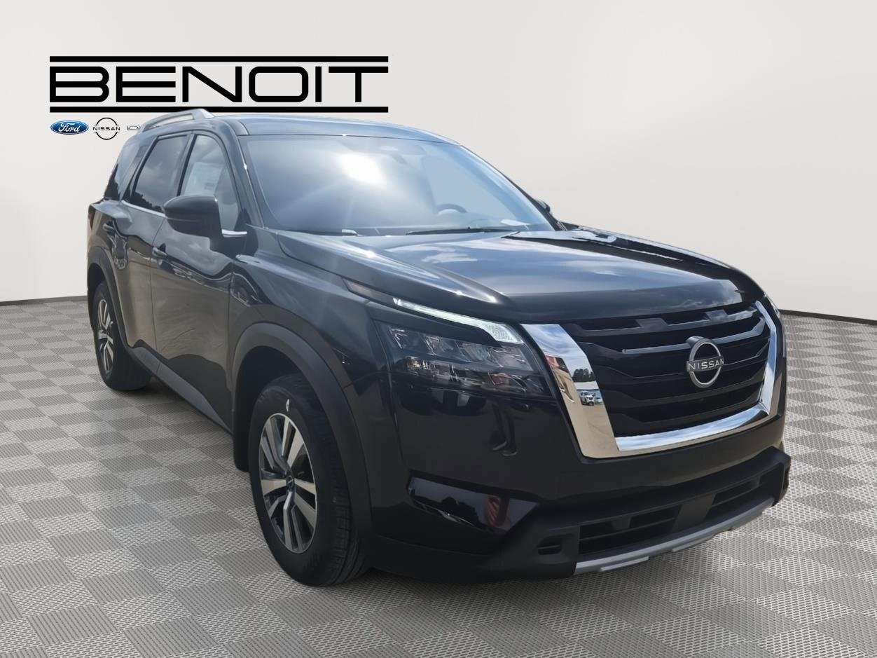 2025 Nissan Pathfinder SL photo 3