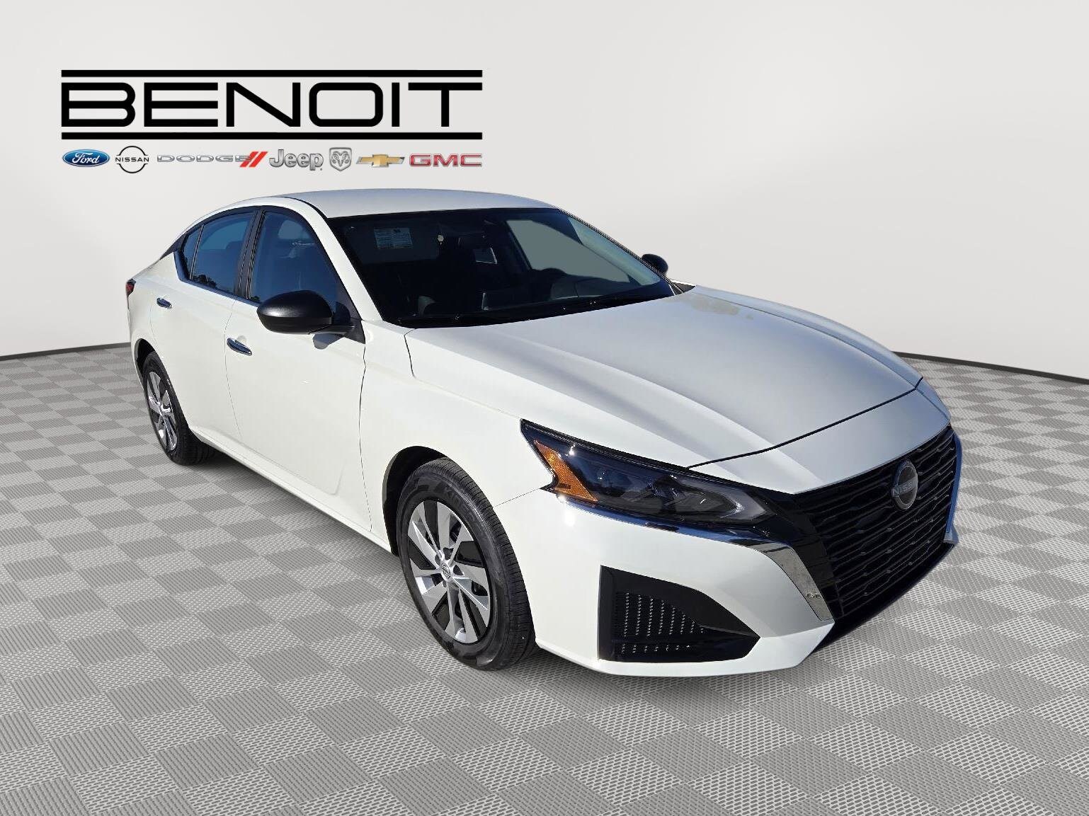 2025 Nissan Altima S photo 3