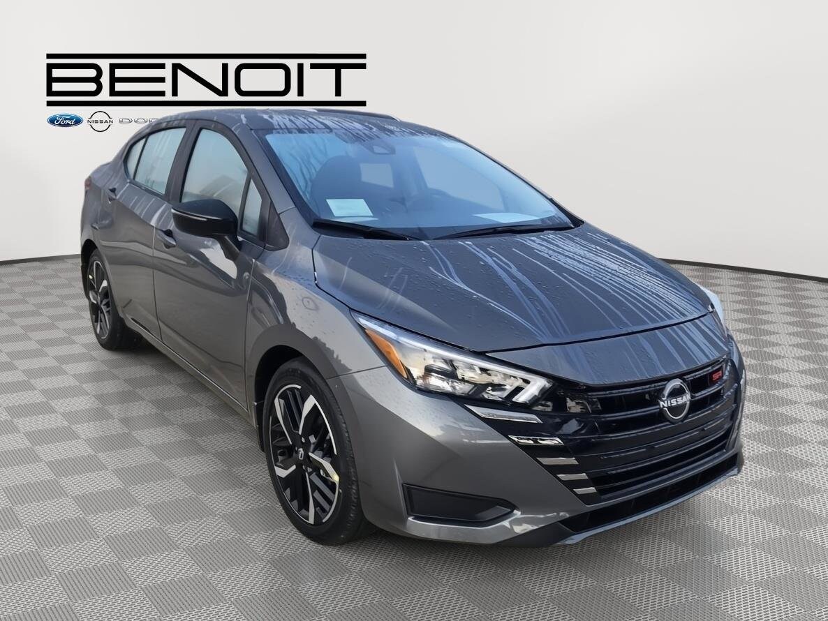 2025 Nissan Versa 1.6 SR photo 3