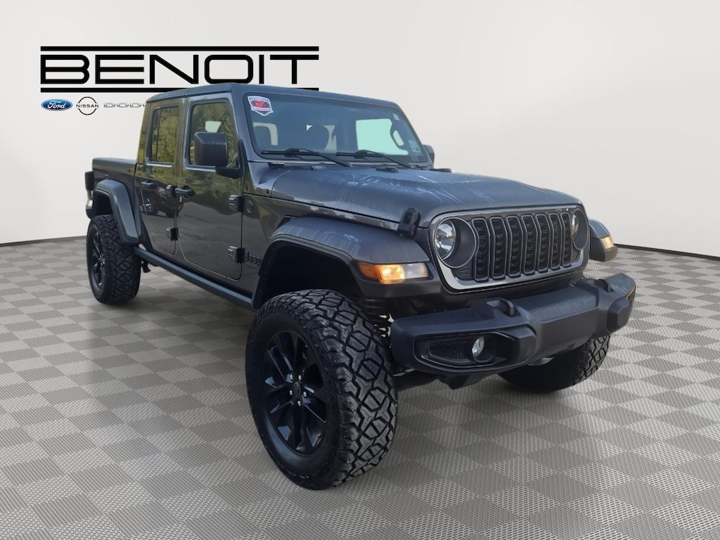 Used 2025 Jeep Gladiator Nighthawk Truck