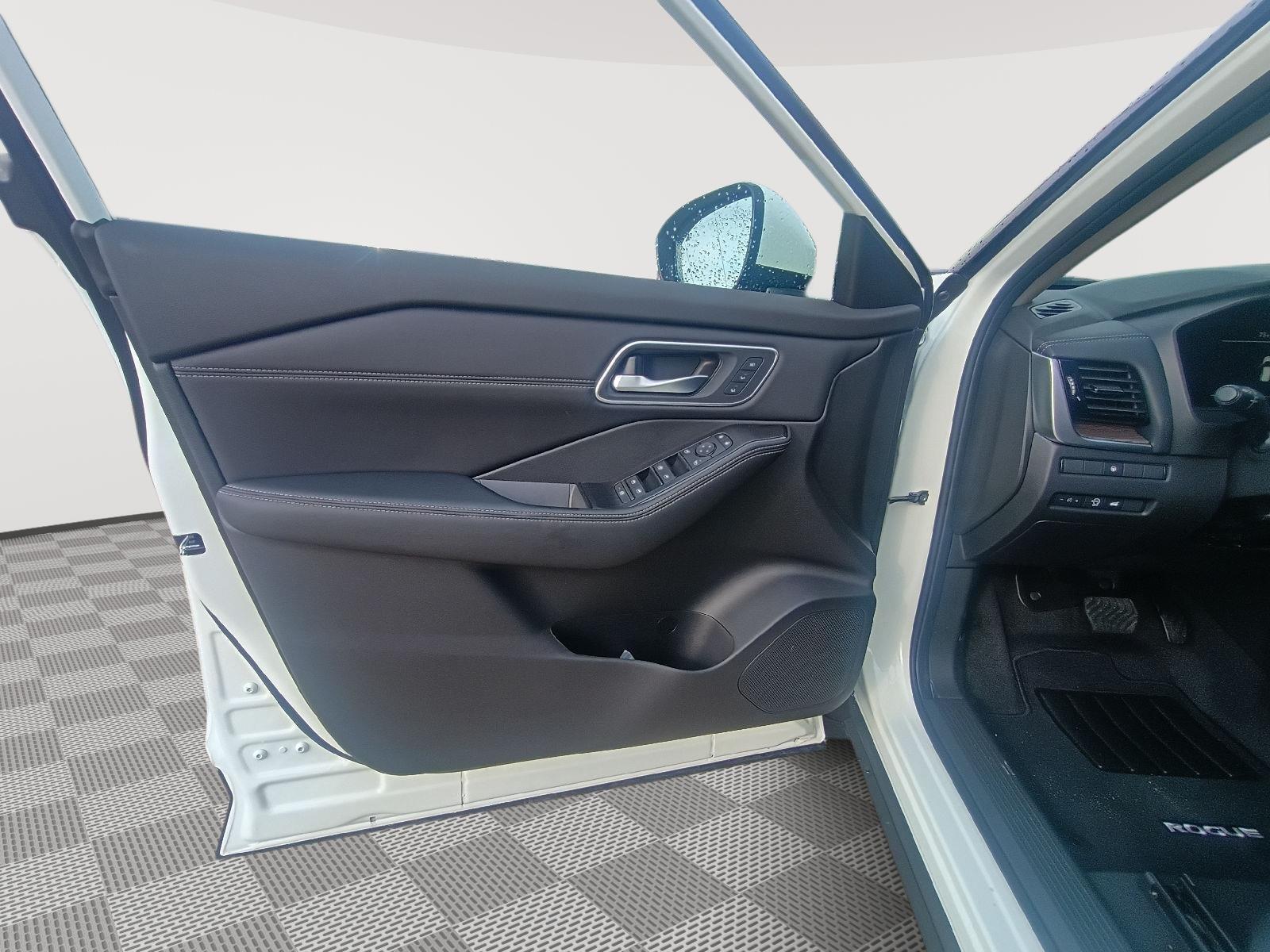 2026 Nissan Rogue Platinum - Photo 9