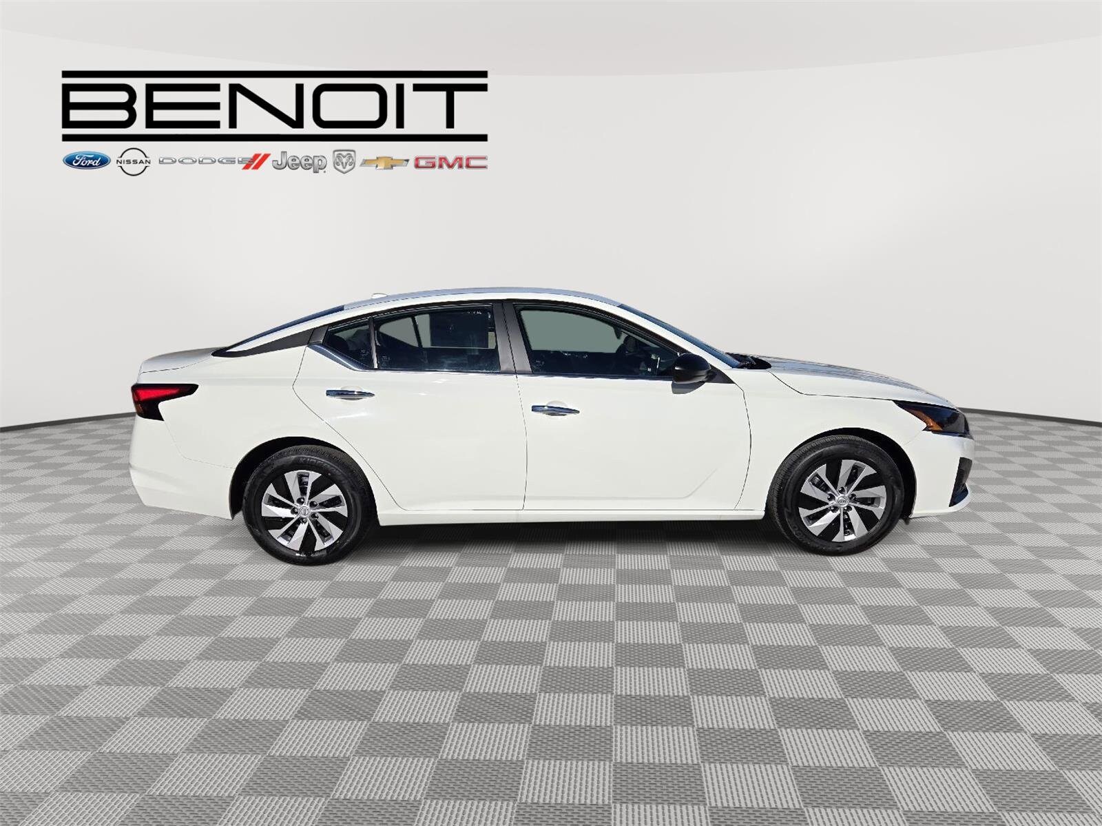 2025 Nissan Altima S photo 4