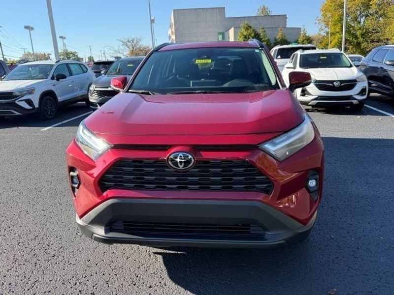 2022 Toyota RAV4 XLE Premium photo 3