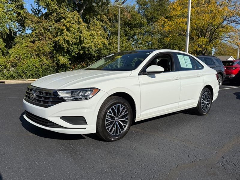2021 Volkswagen Jetta SE photo 2