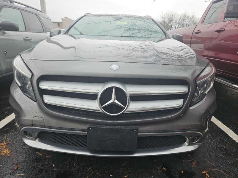 2017 Mercedes Benz GLA 250 4MATIC photo 2