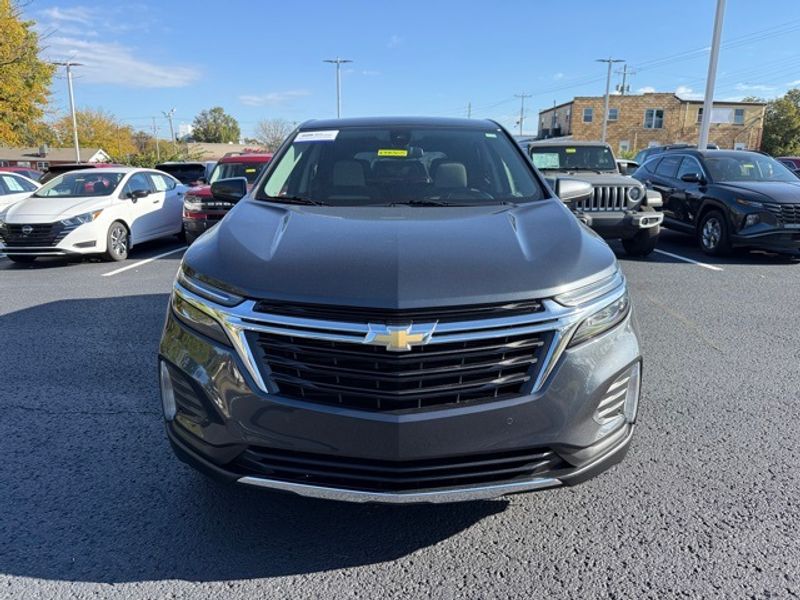 2023 Chevrolet Equinox LT photo 2