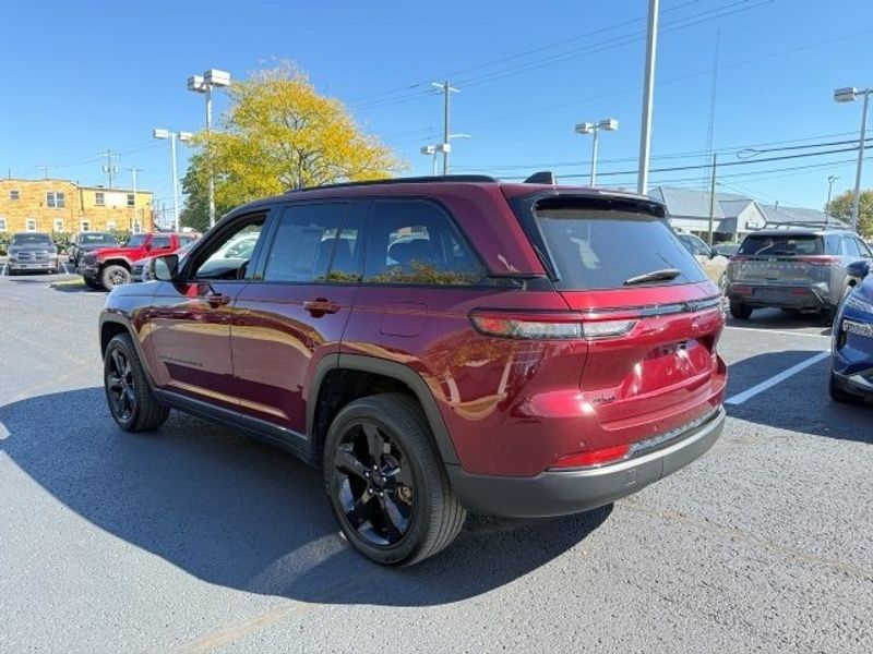 2023 Jeep Grand Cherokee Altitude photo 4