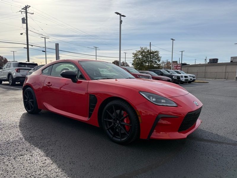 2024 Toyota GR86 Premium photo 2