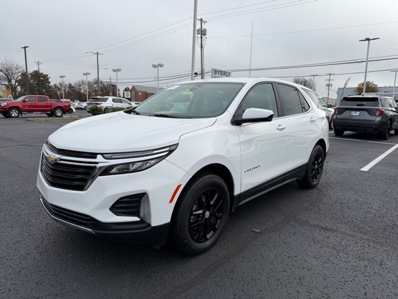 2022 Chevrolet Equinox LT photo 3