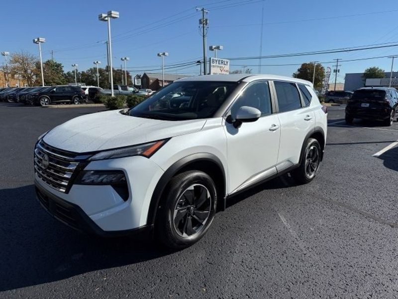 2024 Nissan Rogue SV photo 2