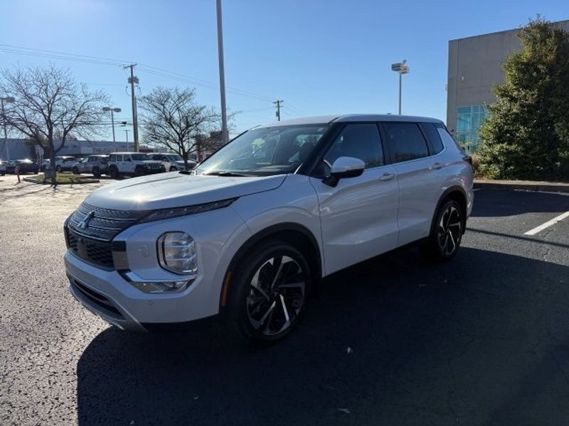 2023 Mitsubishi Outlander SE photo 4