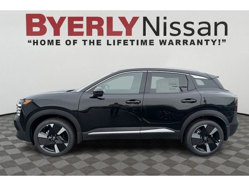 2025 Nissan Kicks SR AWD's photo