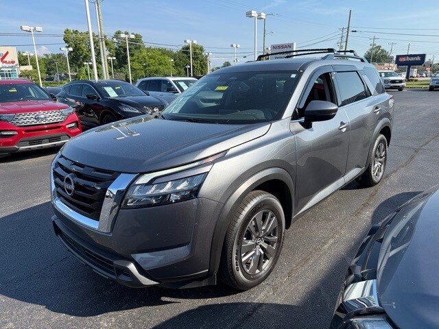2023 Nissan Pathfinder SV photo 3