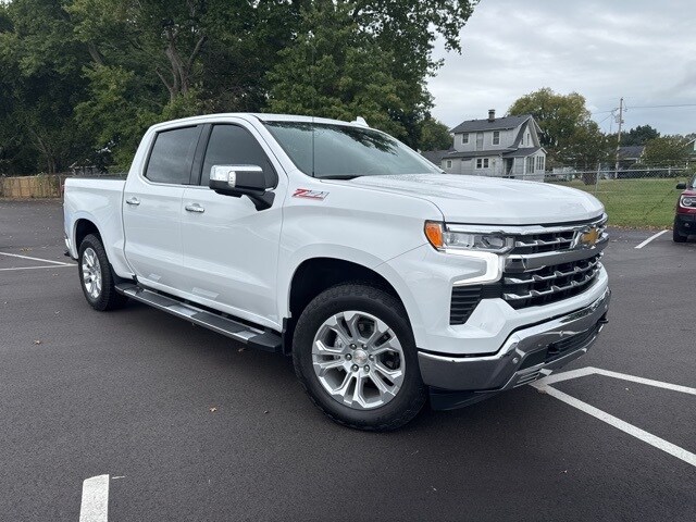 2023 Chevrolet Silverado 1500 LTZ photo 2