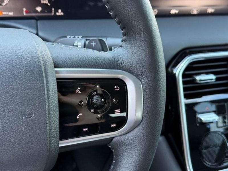 2026 Nissan Armada SV - Photo 30