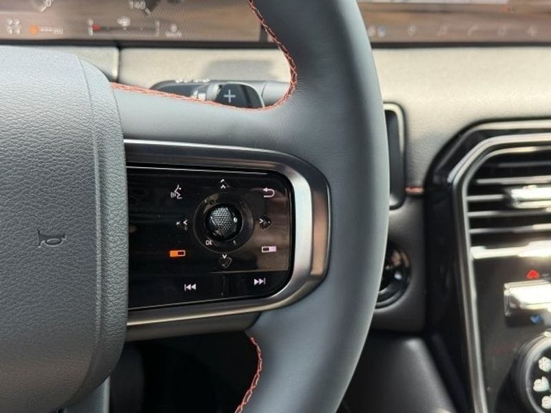 2025 Nissan Armada PRO-4X - Photo 33