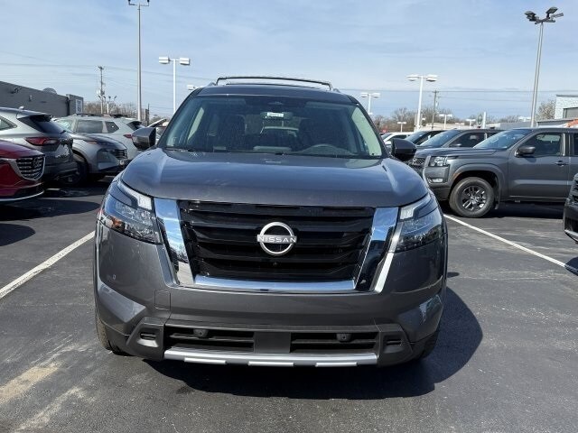 2025 Nissan Pathfinder SL photo 2