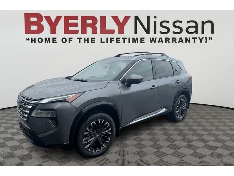 2026 Nissan Rogue Platinum photo 2