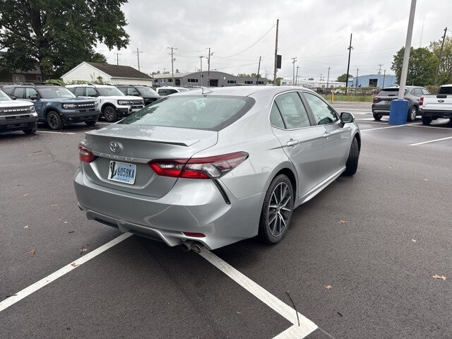 2021 Toyota Camry SE photo 3